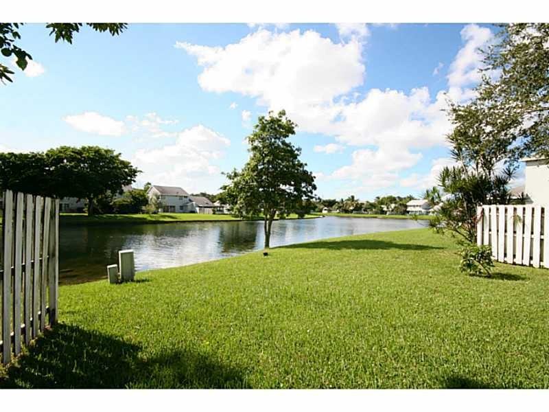 1091 SW 110th Ln 1091 - Photo 2 of 9