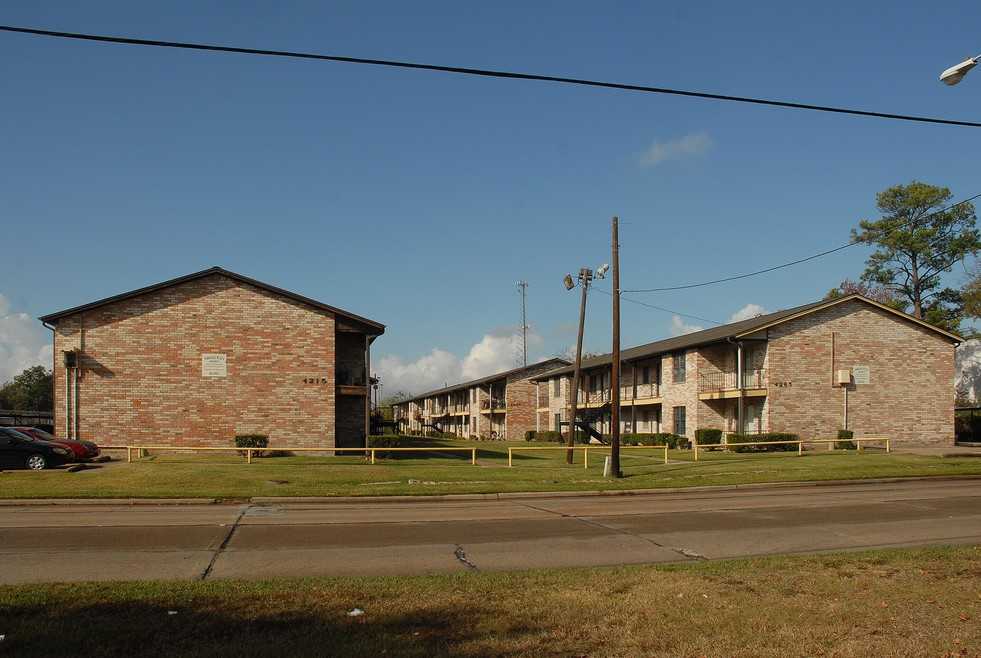 Crow Rd #4235-05 - Photo 2 of 9