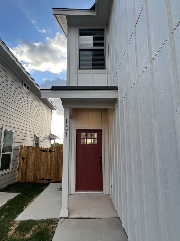 7513 Astro Fld #101 - Photo 4 of 44