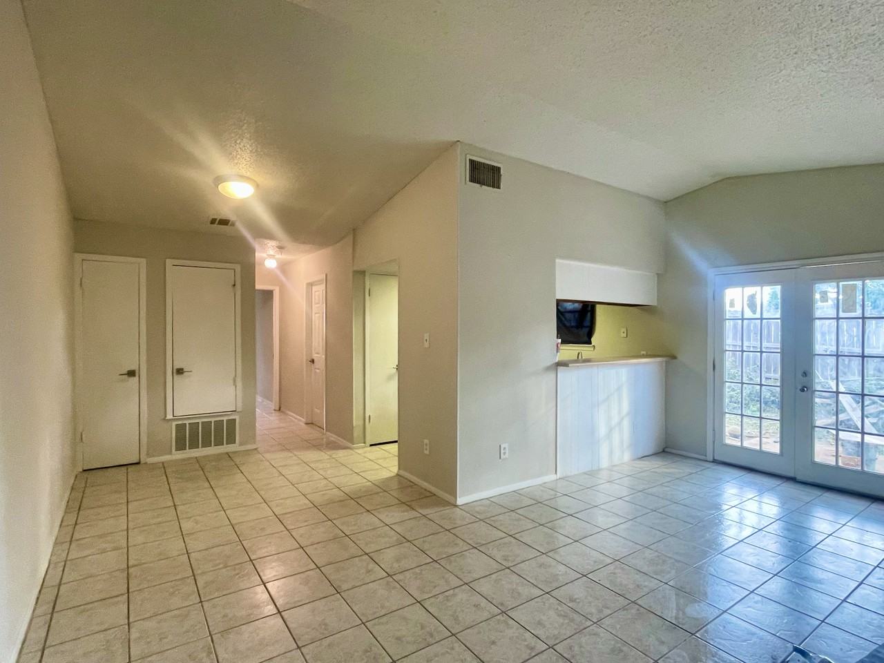 5205 Acorn Cv #B - Photo 3 of 5