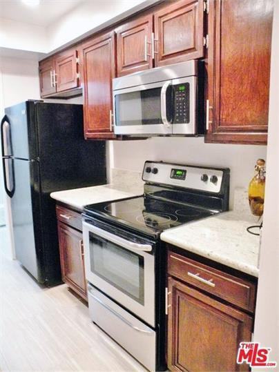 1424 Amherst Ave - Photo 3 of 13