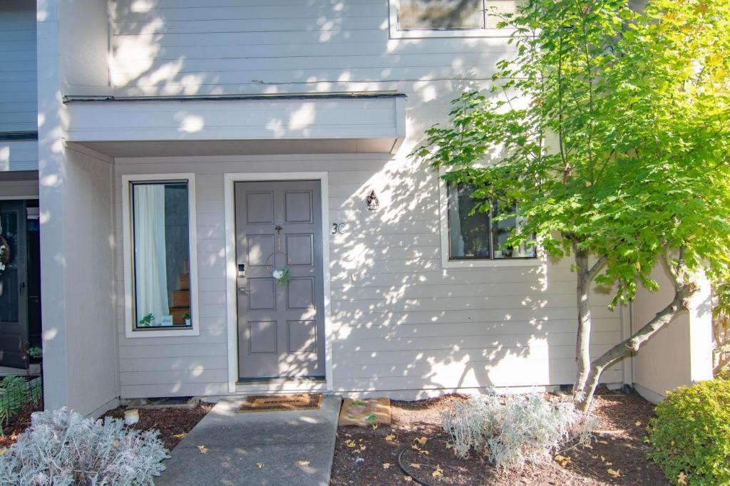 1309 Maple Leaf Ct - Photo 5 of 50