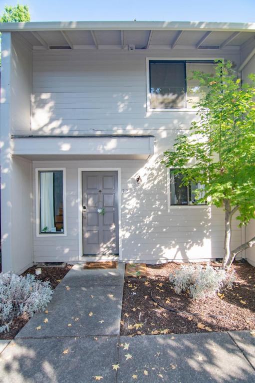 1309 Maple Leaf Ct - Photo 6 of 50