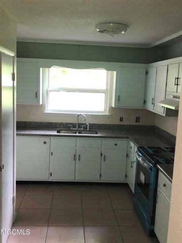 14221 Suburban Dr - Photo 4 of 6