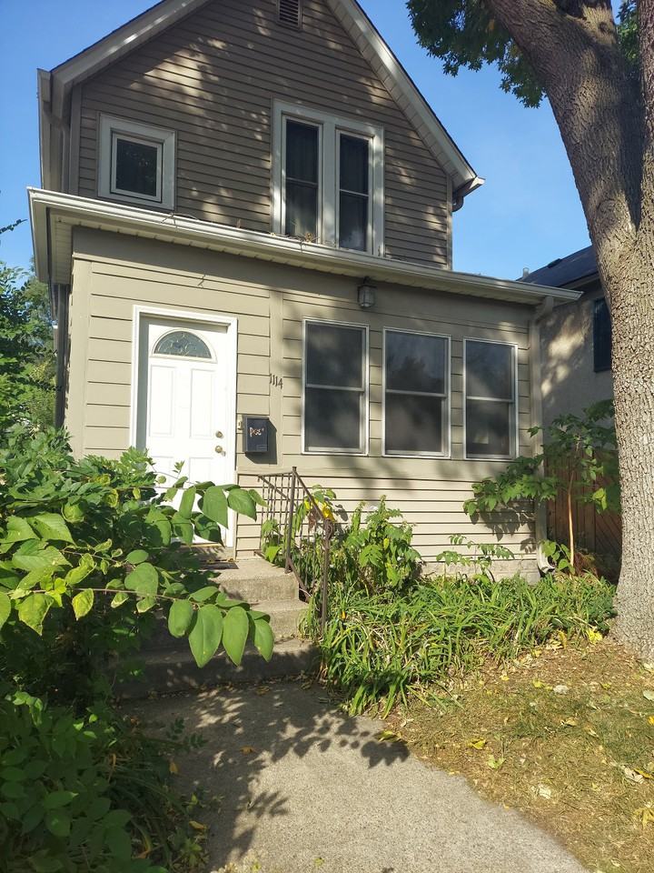 1114 5th St Ne - Photo 2 of 14