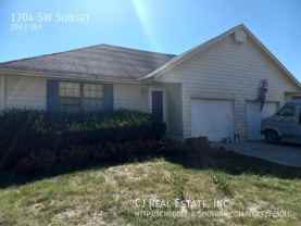 1704 Sw Sunset St - Photo 1 of 1