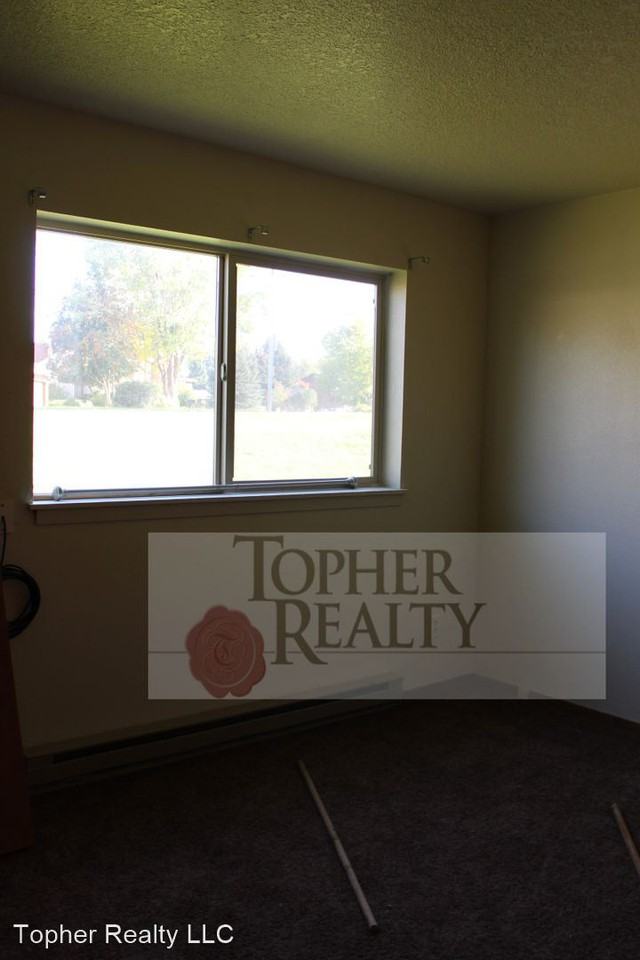 39-46 Golf Course Lane - Photo 2 of 6