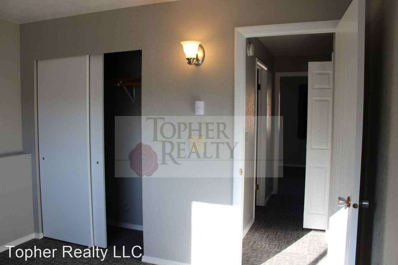 2412 Sunlight Circle - Photo 3 of 9