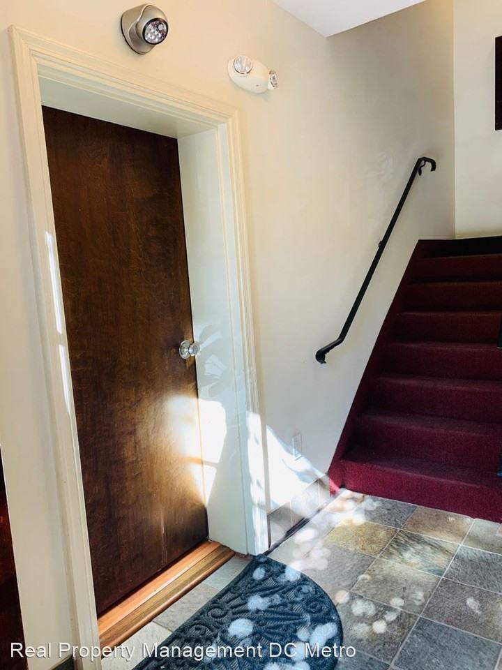 1364 Constitution Ave NE - Photo 3 of 16