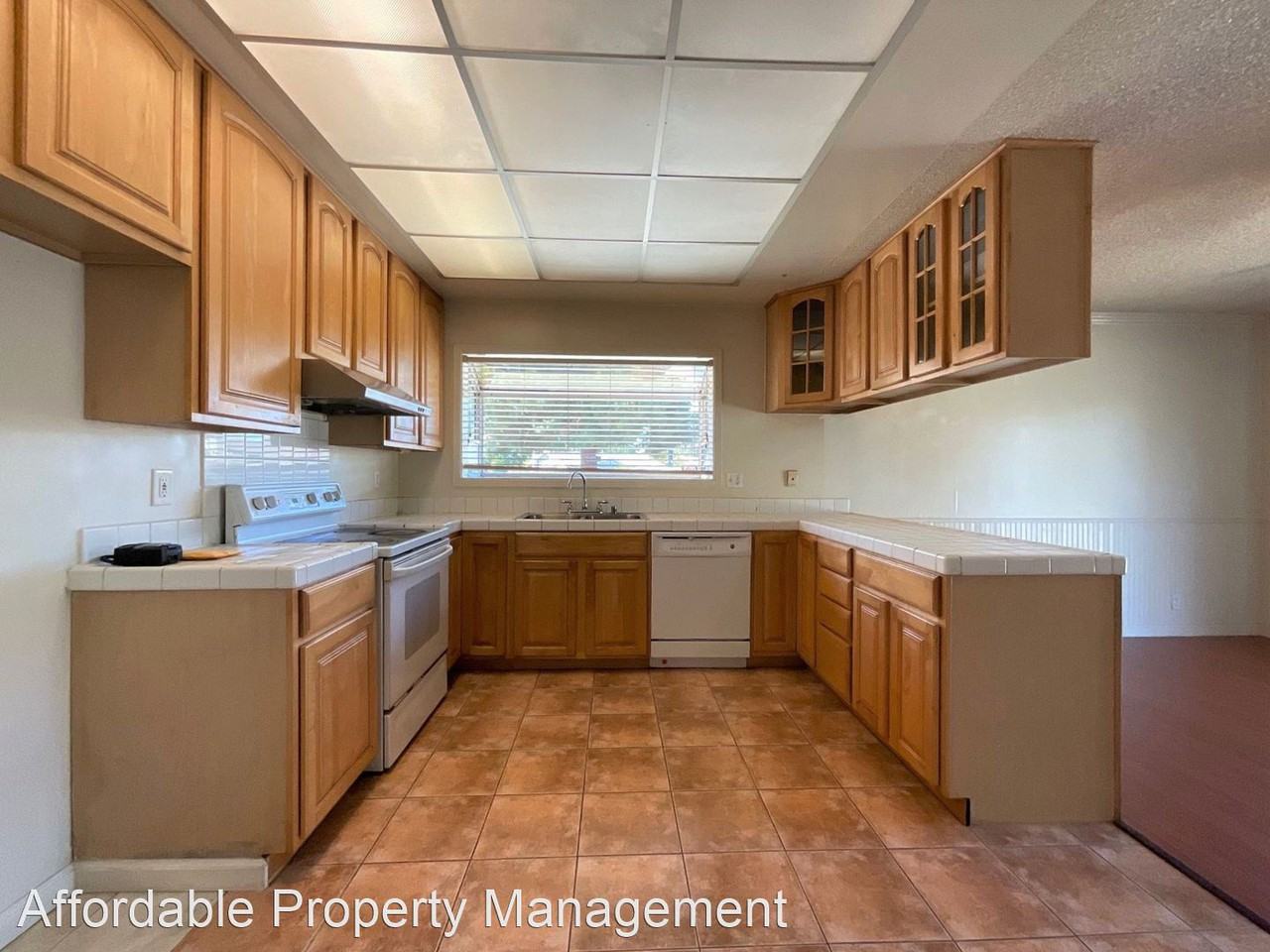 34426 Bentley Pl - Photo 3 of 15