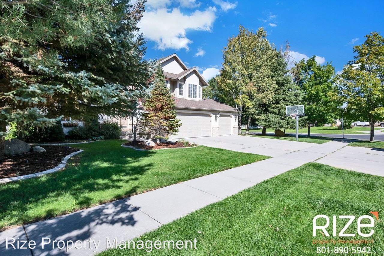 12092 S Pond Ridge Dr - Photo 2 of 14