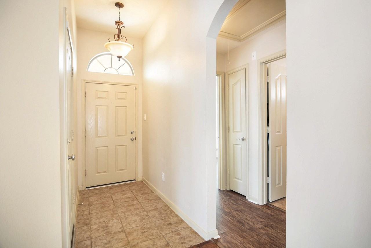 32026 Annice Ln - Photo 2 of 8