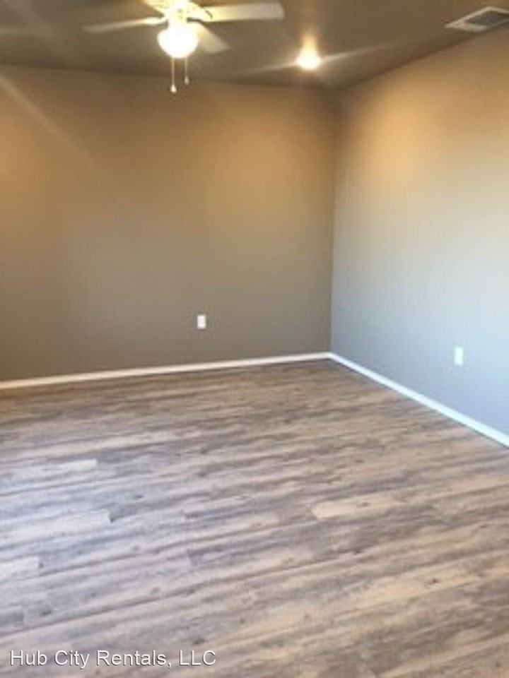 2613 Globe Ave - Photo 2 of 11
