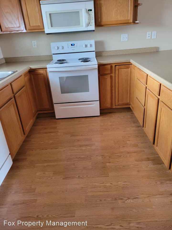 1604, 1606, 1608 and 1610 Spruce Drive NE - Photo 3 of 11