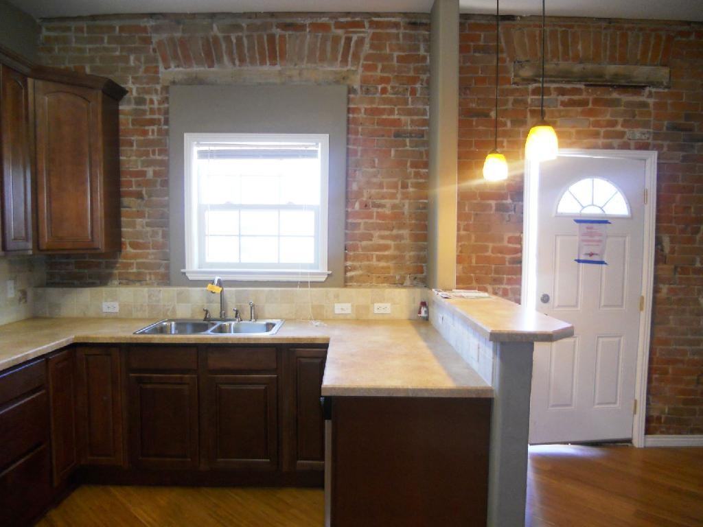 627 27th St - Photo 3 of 14