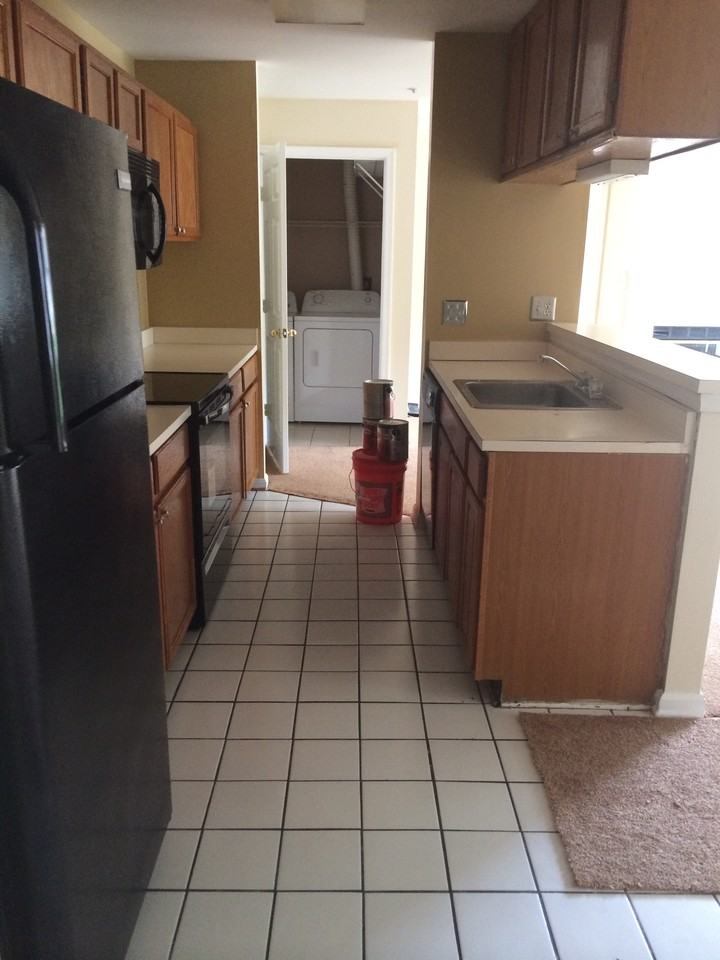 9808 Lake Point Ct - Photo 2 of 7