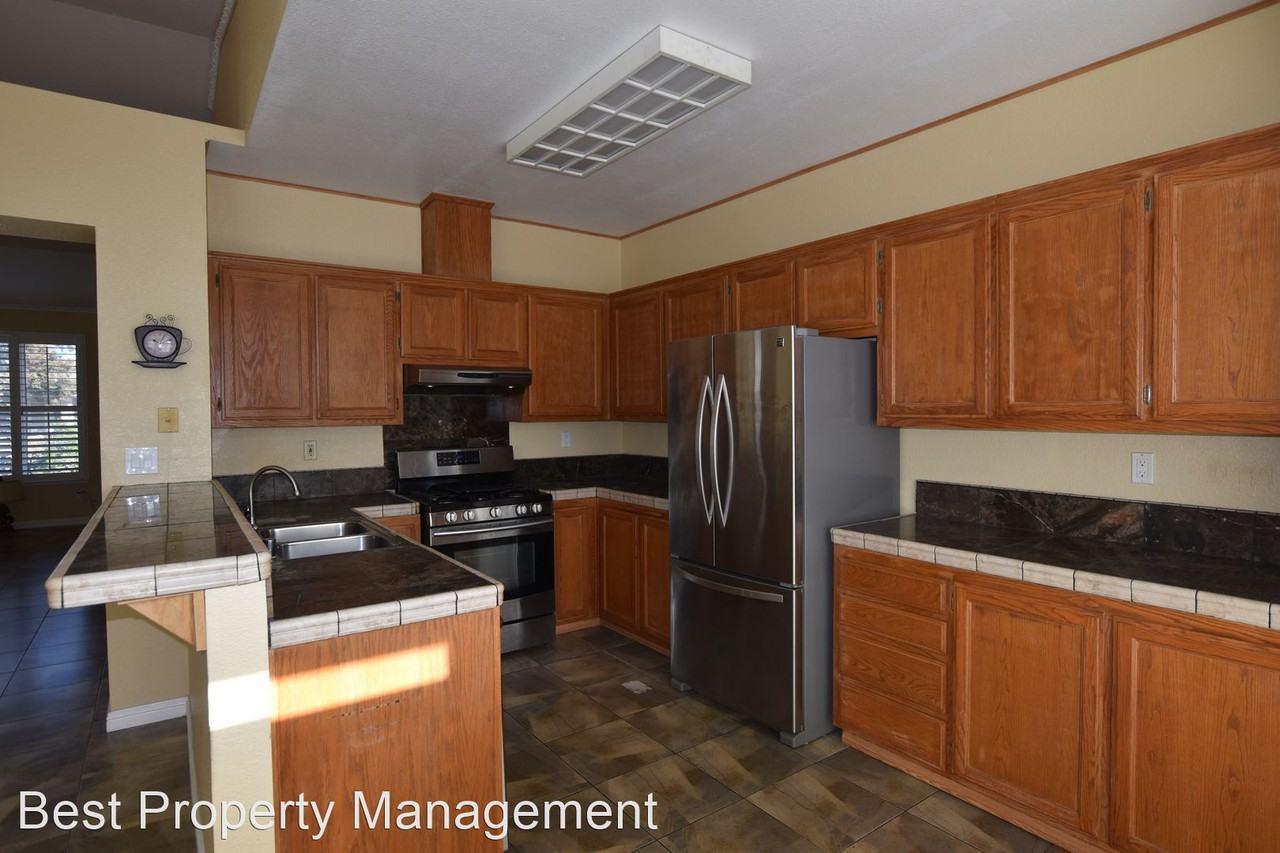 5410 Lakespring Dr - Photo 3 of 12