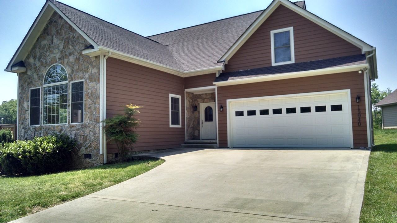 15940 Channel Pointe Dr - Photo 2 of 7