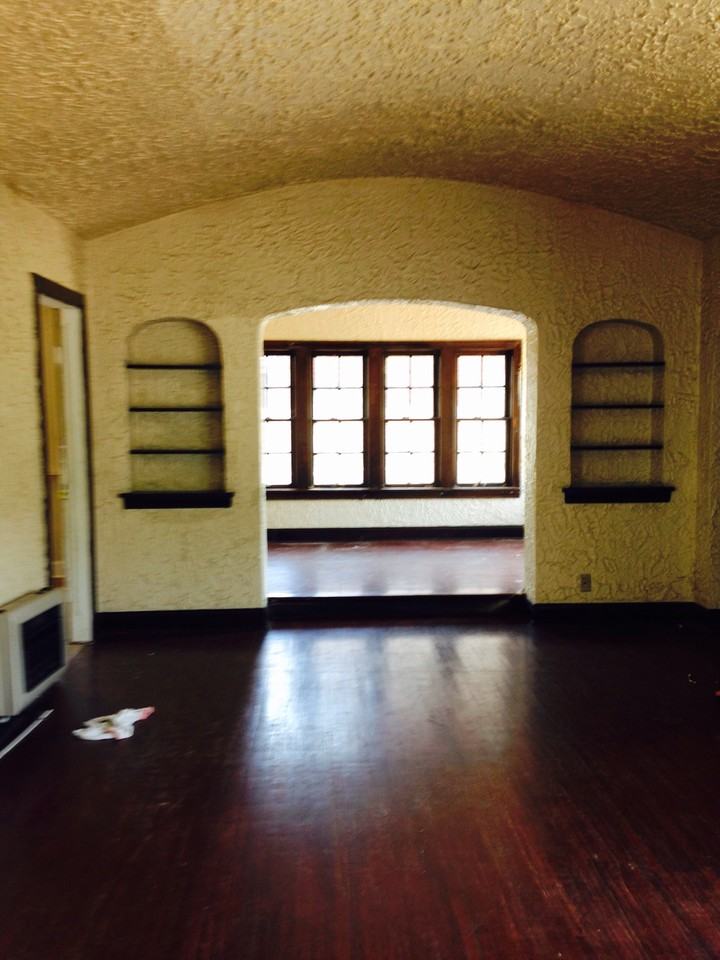 1919 N Cheyenne Ave - Photo 3 of 14