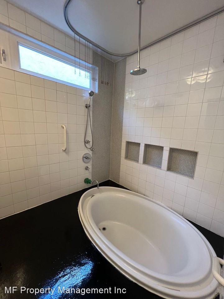 801 Brooks Ave - Photo 3 of 13