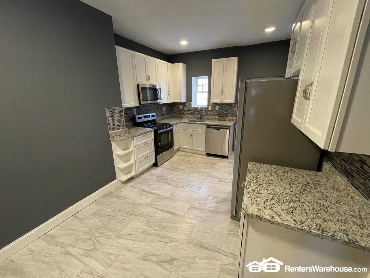 2111 W Fayette St - Photo 3 of 10