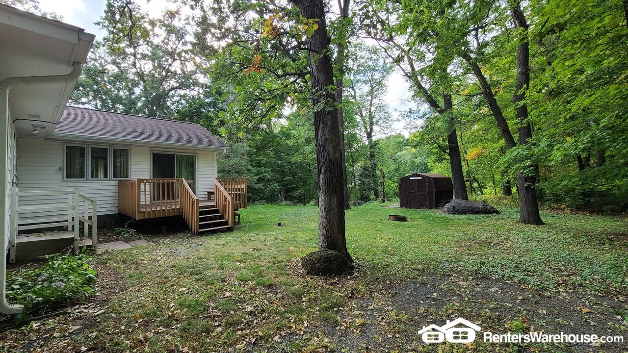 907 N Cascade St - Photo 3 of 10