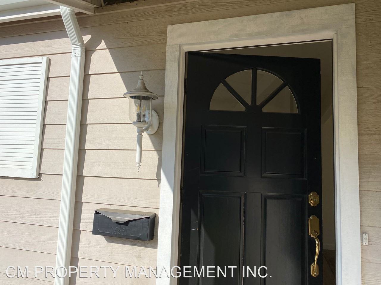 925 Maclay Dr - Photo 3 of 31