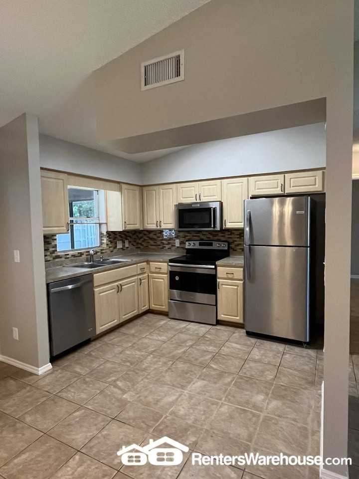 2200 Maryland Ave - Photo 3 of 10