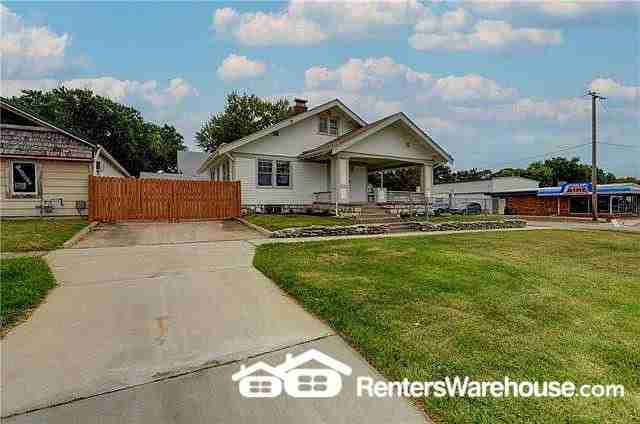 330 S Kansas Ave - Photo 2 of 10