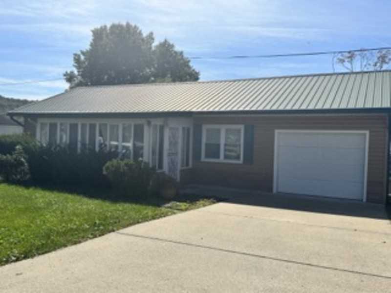 5522 Lynnwood Dr - Photo 2 of 11