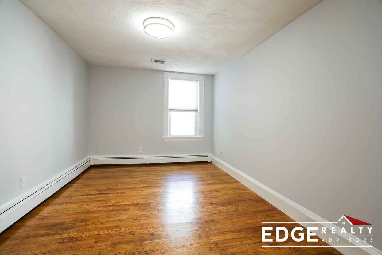 20 Brackett St #3 - Photo 7 of 9