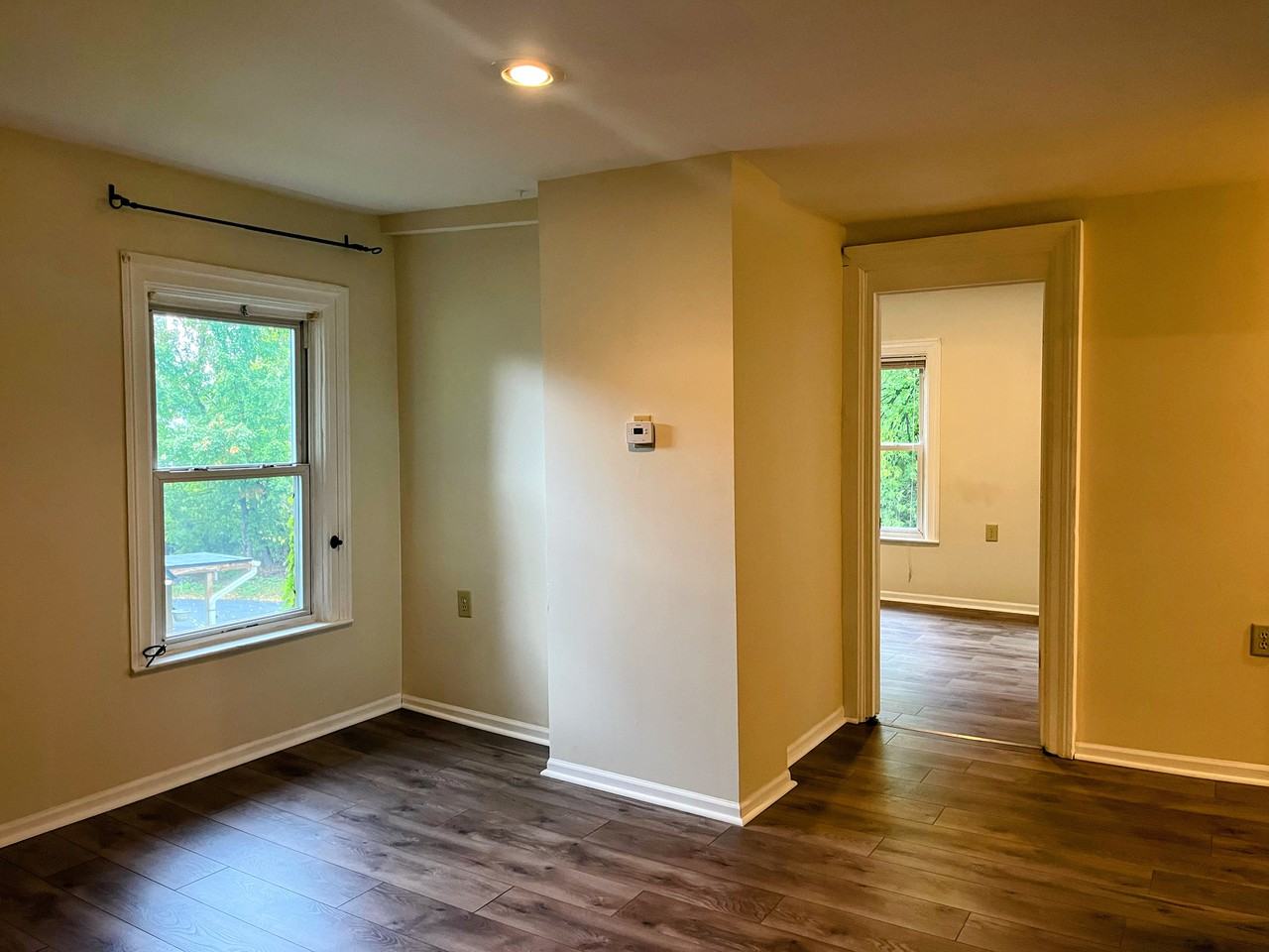 470 Vanduzee St - Photo 3 of 7