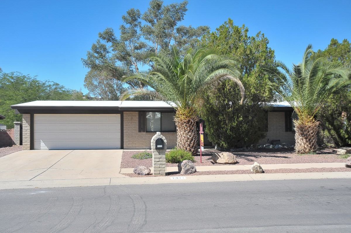 7911 N Jensen Dr - Photo 2 of 18