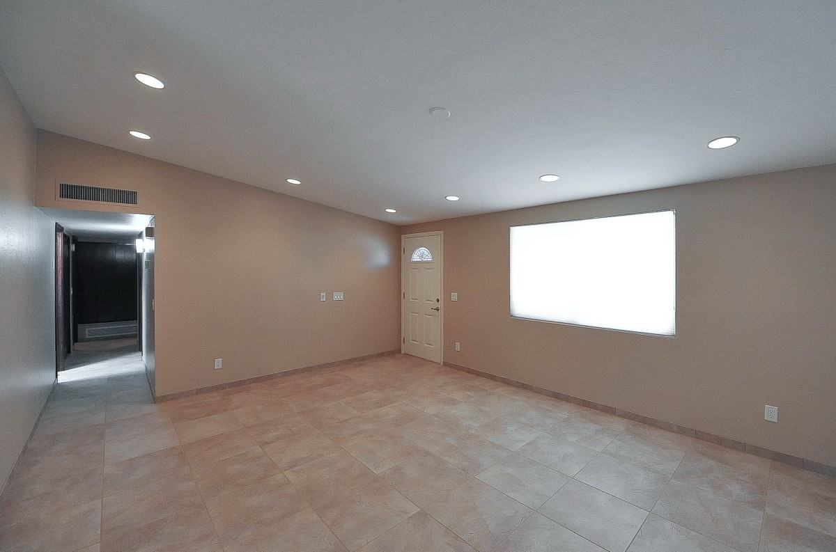 7911 N Jensen Dr - Photo 4 of 18