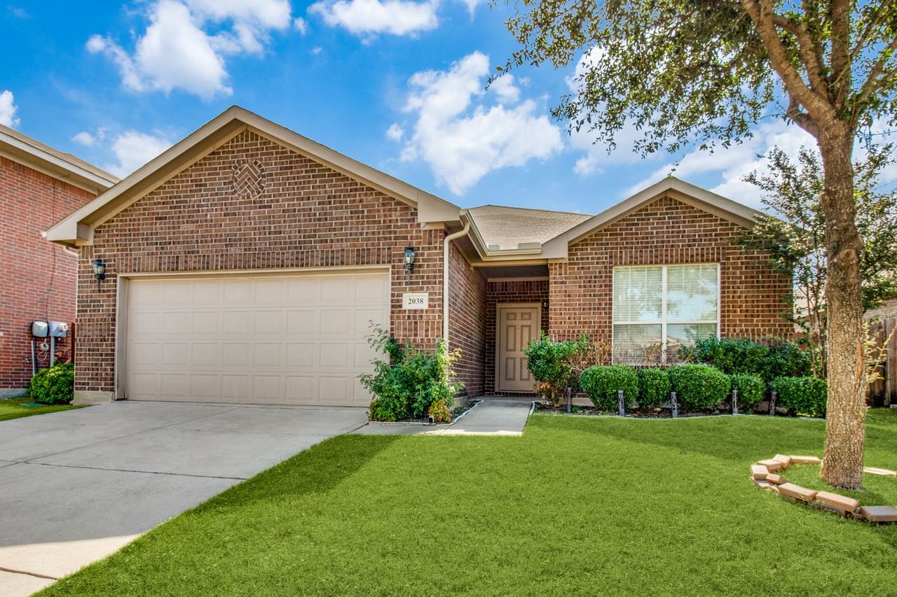 2038 Allyson Dr - Photo 2 of 12