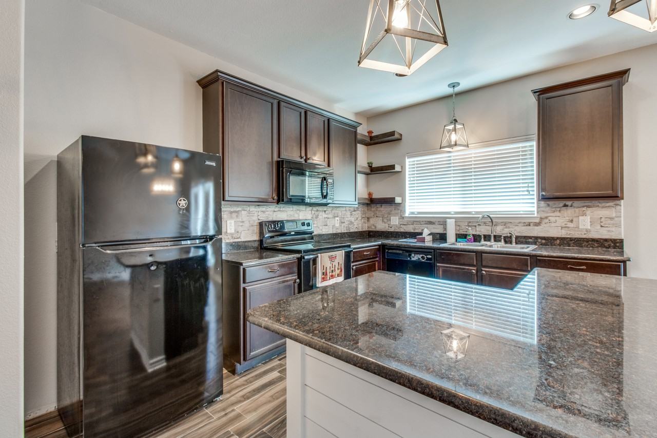 2038 Allyson Dr - Photo 4 of 12