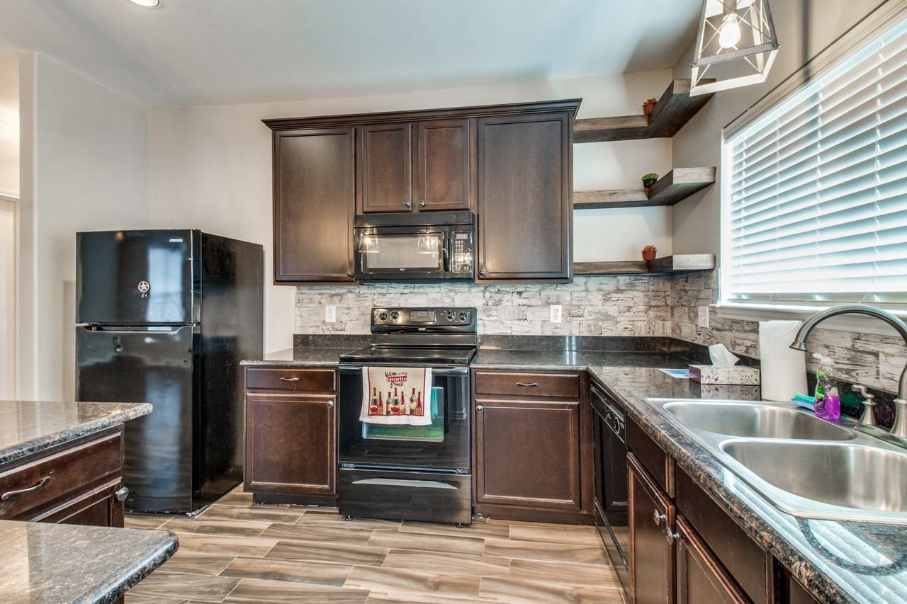 2038 Allyson Dr - Photo 5 of 12