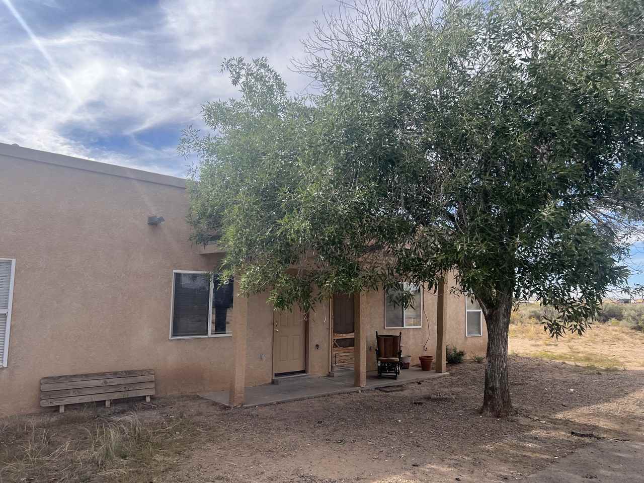 652 Vancouver Rd SE - Photo 2 of 17