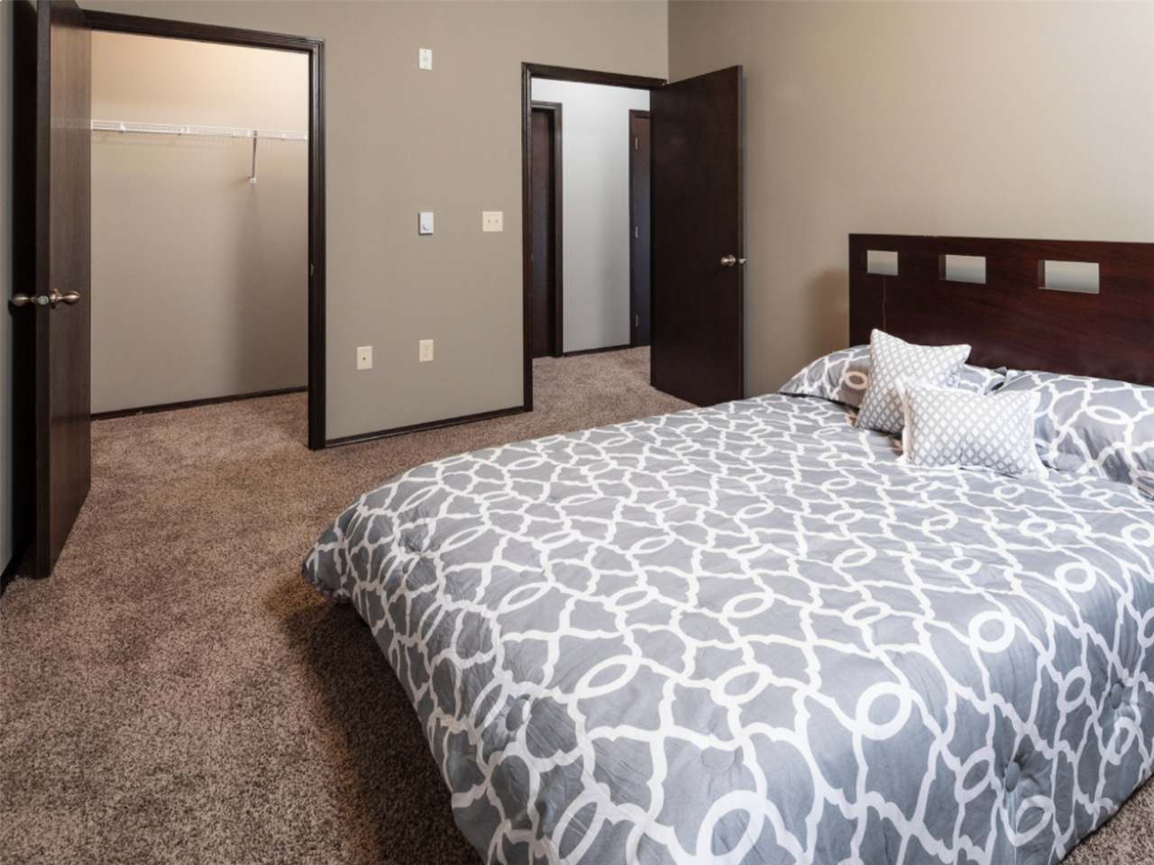 Hillcrest Village Apartments & Townhomes 1510 Juneau Pl Se, Orange