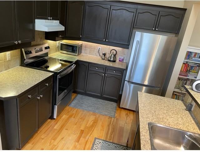 613 4 St #2 - Photo 3 of 16