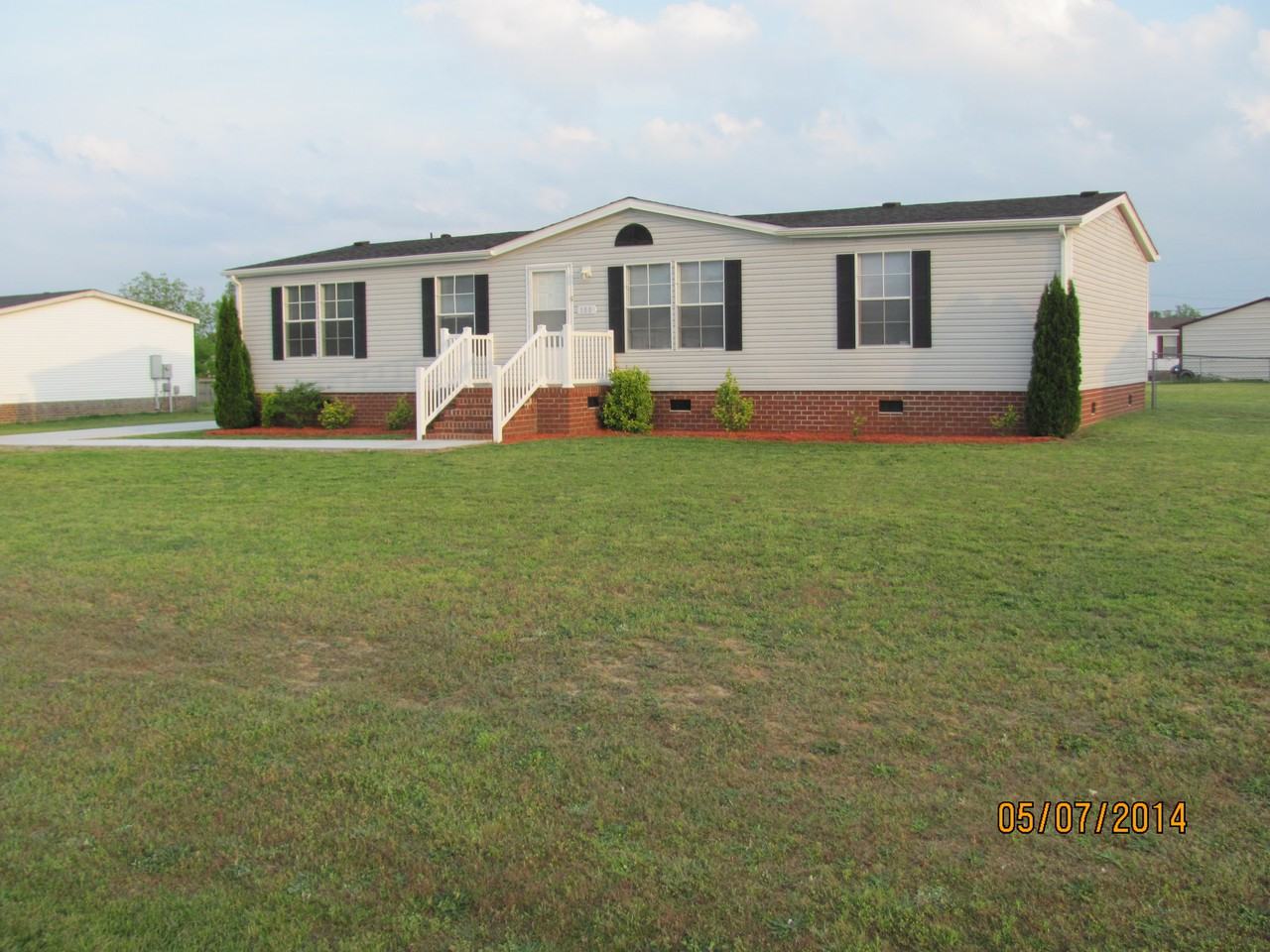 100 Farmdale Dr - Photo 2 of 19