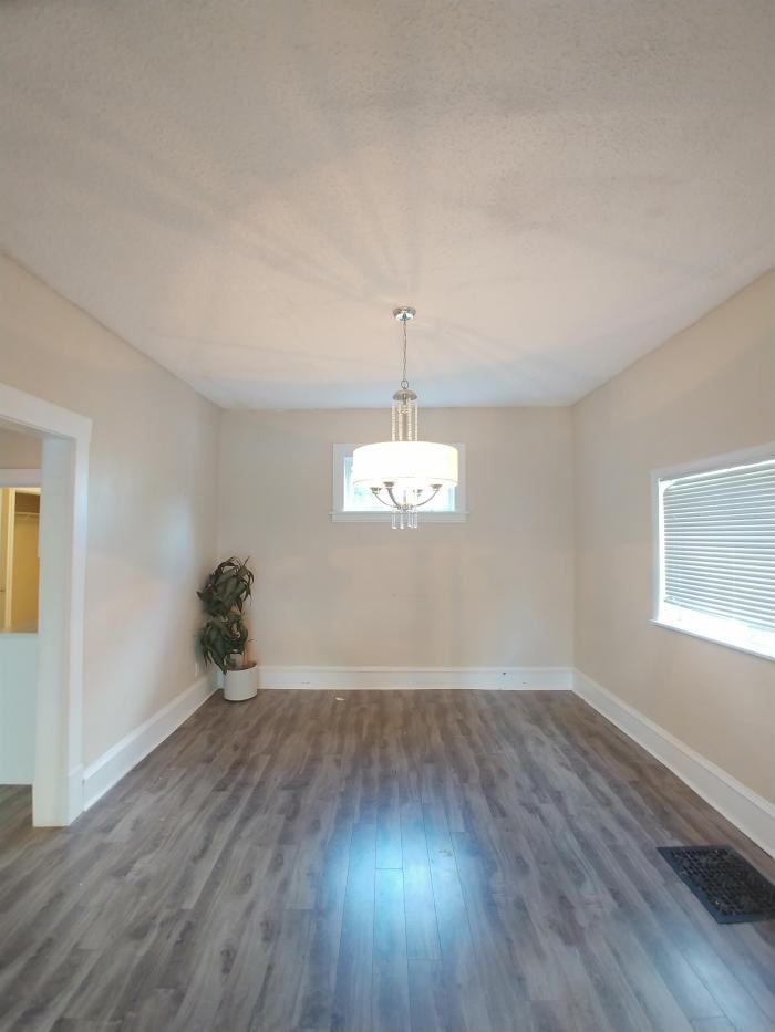 487 Alfred Ave - Photo 2 of 9