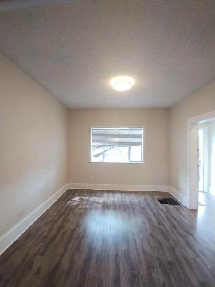 487 Alfred Ave - Photo 3 of 9