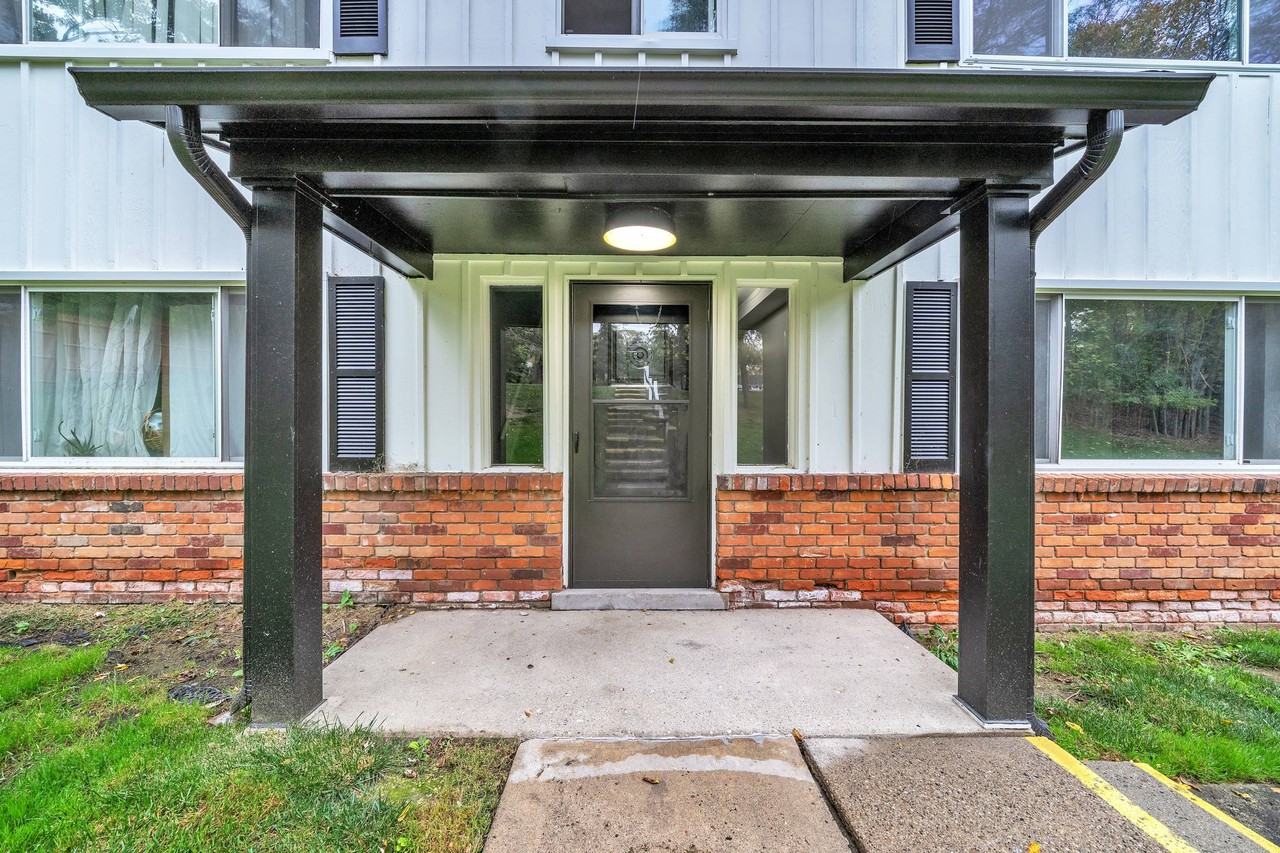 Lysander Apartments - Photo 2 of 23