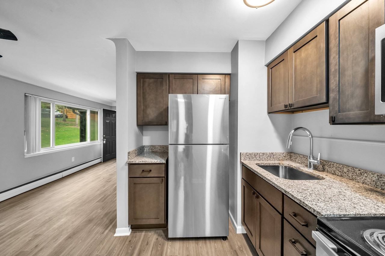 Lysander Apartments - Photo 4 of 23