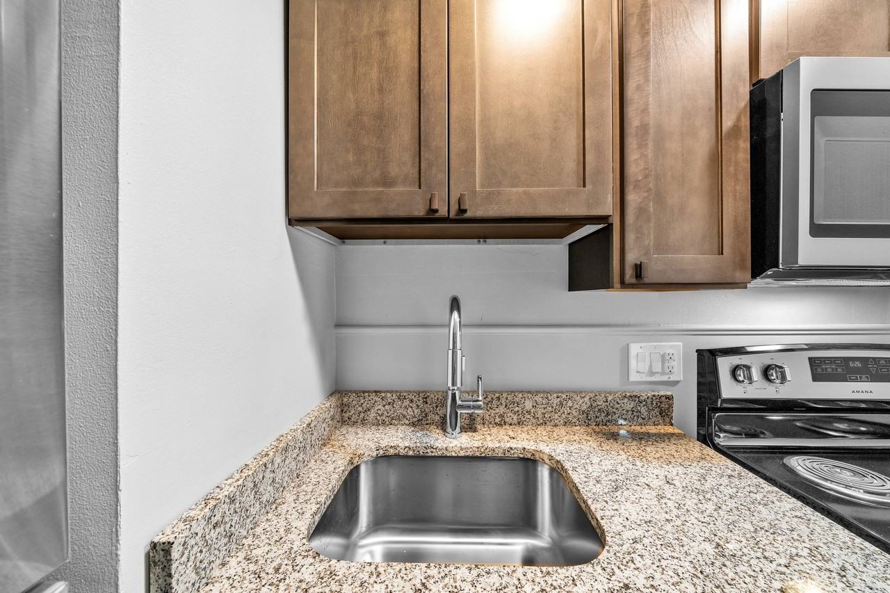 Lysander Apartments - Photo 6 of 23