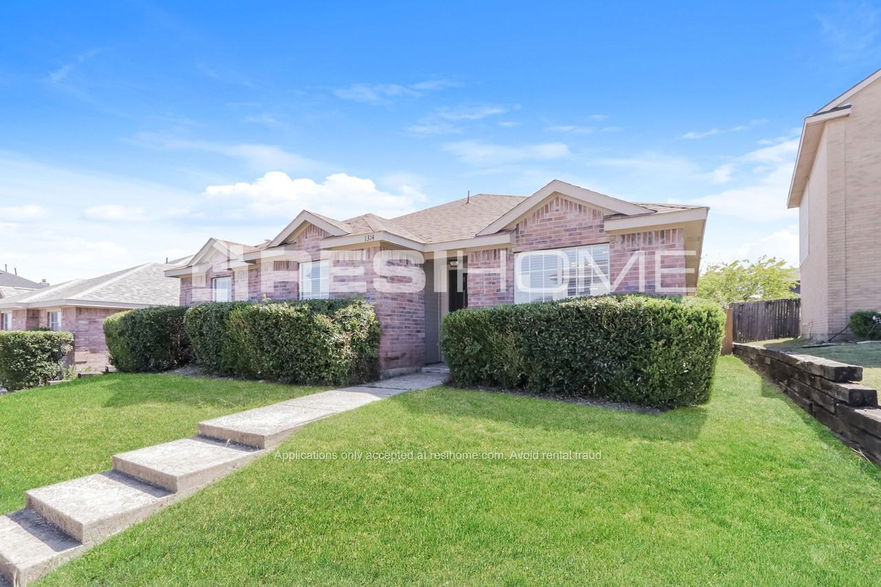 1314 Ryan Dr - Photo 3 of 22