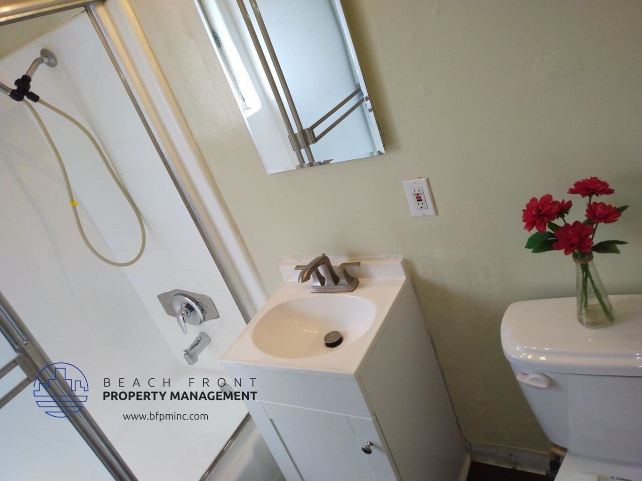 1010 Larch St. - Photo 3 of 9