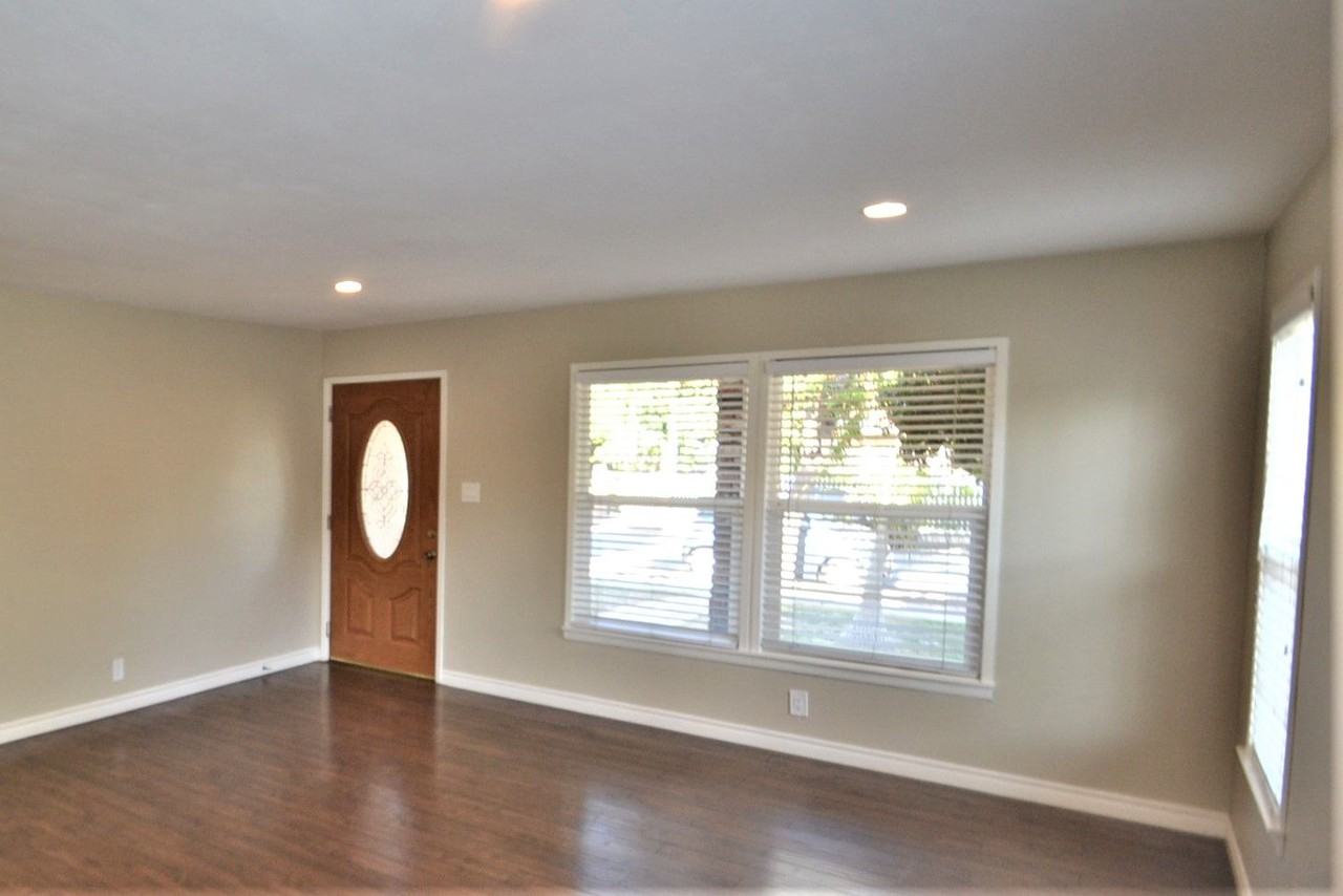 9337 San Carlos Ave - Photo 3 of 11