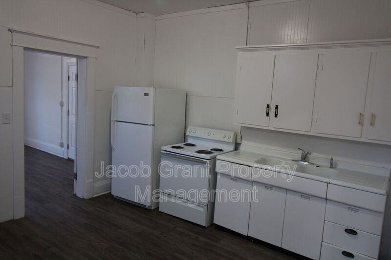 307 H St - Photo 5 of 10